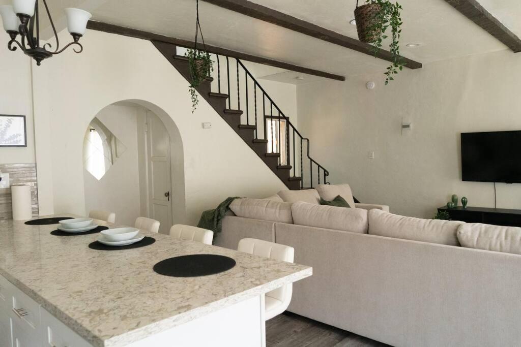 Spacious 2-Bedroom Unit In Hollywood Los Angeles Exterior photo