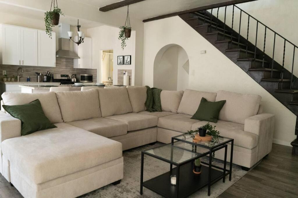 Spacious 2-Bedroom Unit In Hollywood Los Angeles Exterior photo