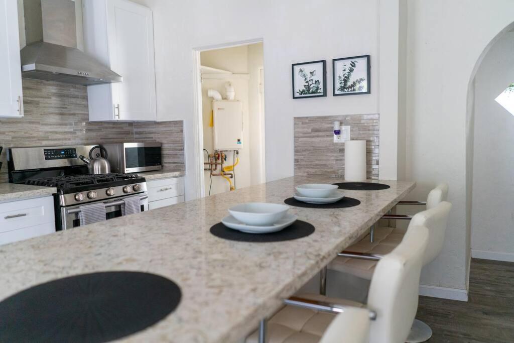 Spacious 2-Bedroom Unit In Hollywood Los Angeles Exterior photo