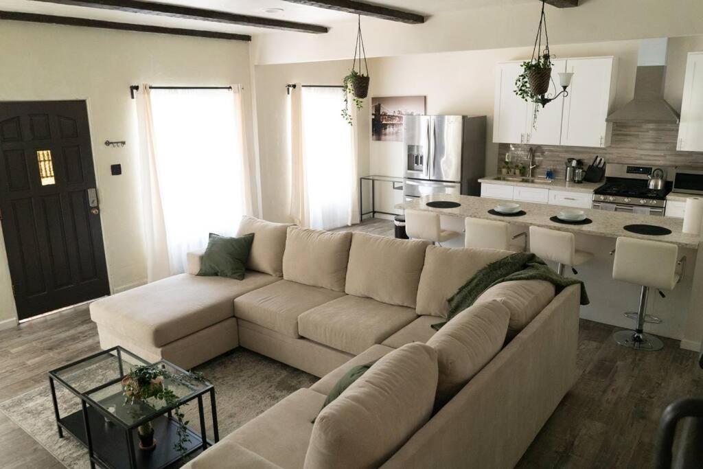 Spacious 2-Bedroom Unit In Hollywood Los Angeles Exterior photo