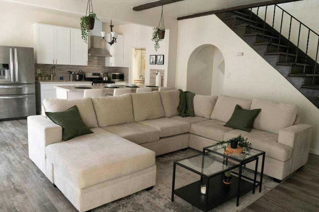 Spacious 2-Bedroom Unit In Hollywood Los Angeles Exterior photo